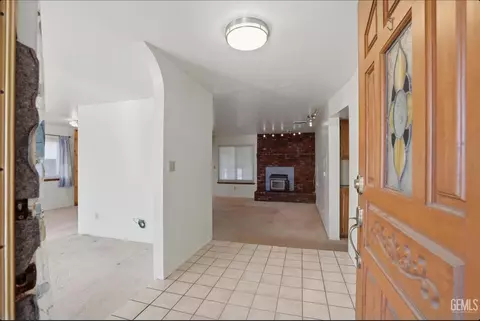 Entry Way - 19817 Mesa Dr, Tehachapi, CA 93561 photo 1 of 1