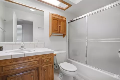 Bath - 19817 Mesa Dr, Tehachapi, CA 93561 photo 2 of 2