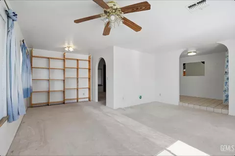 Living - 19817 Mesa Dr, Tehachapi, CA 93561 photo 4 of 4