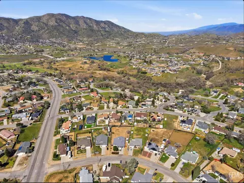 View/Area - 19817 Mesa Dr, Tehachapi, CA 93561 photo 2 of 2