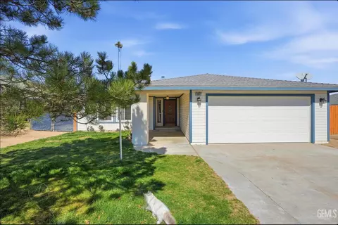 Exterior - 19817 Mesa Dr, Tehachapi, CA 93561 photo 2 of 6