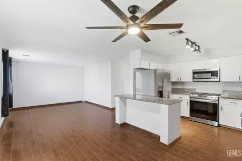 Living - 2121 S A St, Arvin, CA 93203 photo 1 of 3