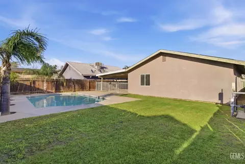 Exterior - 2121 S A St, Arvin, CA 93203 photo 6 of 7