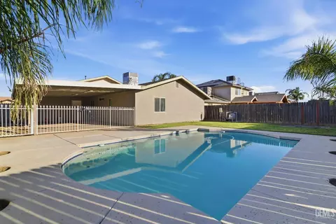 Exterior - 2121 S A St, Arvin, CA 93203 photo 3 of 7