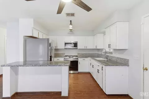 Kitchen - 2121 S A St, Arvin, CA 93203 photo 3 of 4