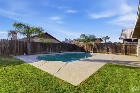 Exterior - 2121 S A St, Arvin, CA 93203 photo 2 of 7