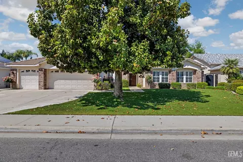 10716 Rising Sun Dr, Bakersfield, CA 93312