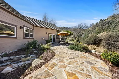 Exterior - 21805 Mountain Dr, Tehachapi, CA 93561 photo 11 of 17