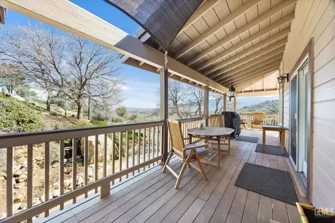 Exterior - 21805 Mountain Dr, Tehachapi, CA 93561 photo 6 of 17