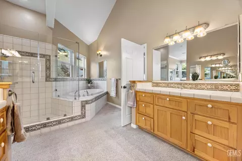 Bath - 21805 Mountain Dr, Tehachapi, CA 93561 photo 1 of 5