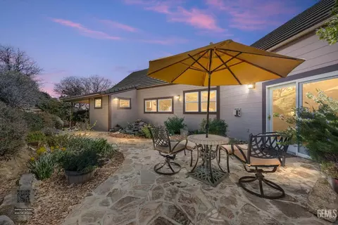 Exterior - 21805 Mountain Dr, Tehachapi, CA 93561 photo 3 of 17