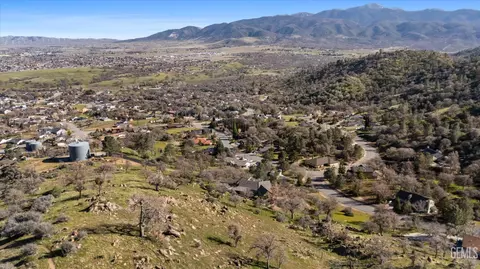 View/Area - 21805 Mountain Dr, Tehachapi, CA 93561 photo 3 of 4