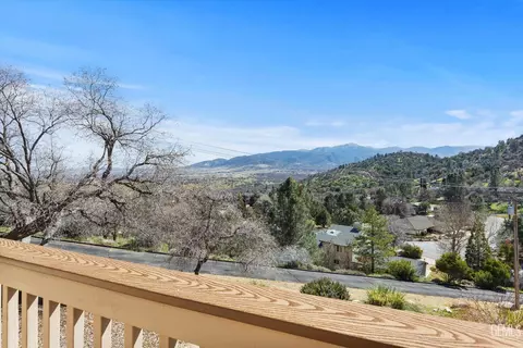 Exterior - 21805 Mountain Dr, Tehachapi, CA 93561 photo 5 of 17