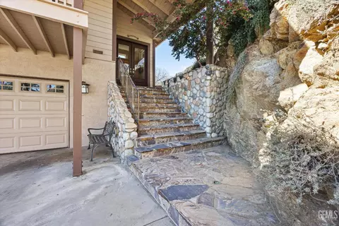 Exterior - 21805 Mountain Dr, Tehachapi, CA 93561 photo 16 of 17
