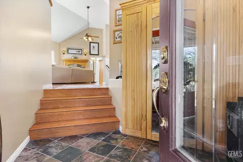 Entry Way - 21805 Mountain Dr, Tehachapi, CA 93561 photo 1 of 1