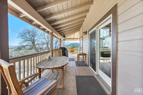 Exterior - 21805 Mountain Dr, Tehachapi, CA 93561 photo 9 of 17