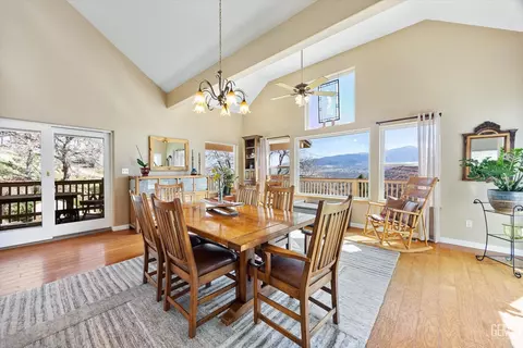 Dining - 21805 Mountain Dr, Tehachapi, CA 93561 photo 2 of 5
