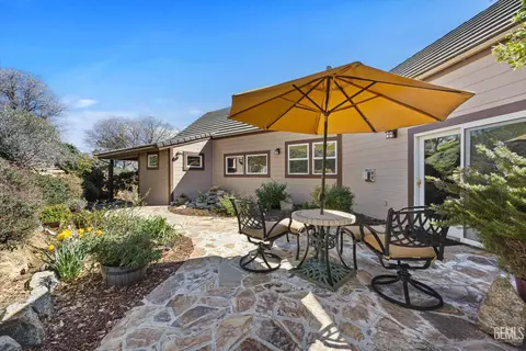 Exterior - 21805 Mountain Dr, Tehachapi, CA 93561 photo 4 of 17