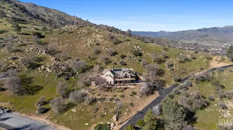 View/Area - 21805 Mountain Dr, Tehachapi, CA 93561 photo 1 of 4