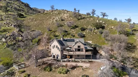 Exterior - 21805 Mountain Dr, Tehachapi, CA 93561 photo 2 of 17