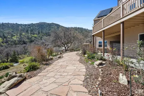 Exterior - 21805 Mountain Dr, Tehachapi, CA 93561 photo 15 of 17