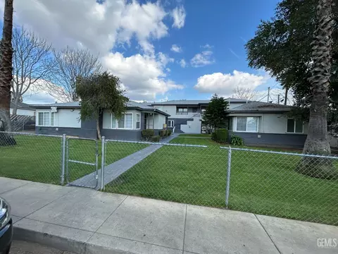 1607 Palm Dr, Bakersfield, CA 93305