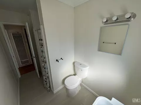 Bath - 200 E St, Taft, CA 93268 photo 2 of 3