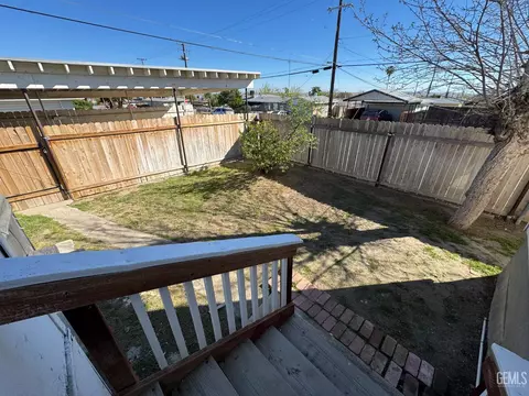 Exterior - 200 E St, Taft, CA 93268 photo 2 of 9