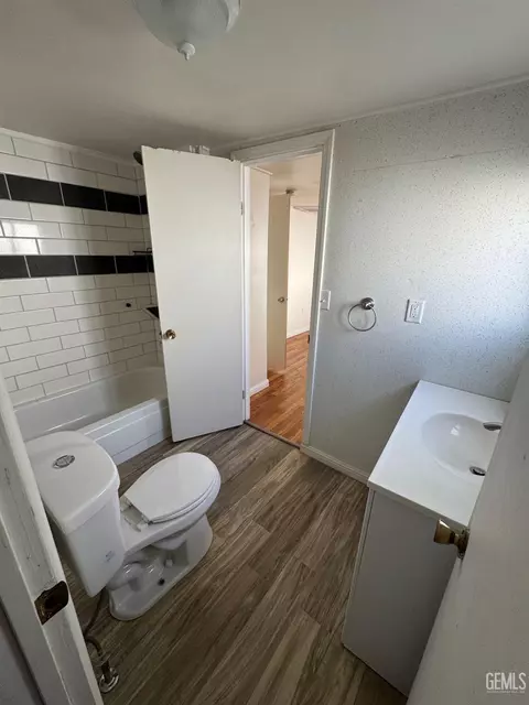 Bath - 200 E St, Taft, CA 93268 photo 3 of 3