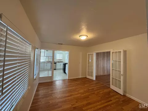 Living - 200 E St, Taft, CA 93268 photo 3 of 3