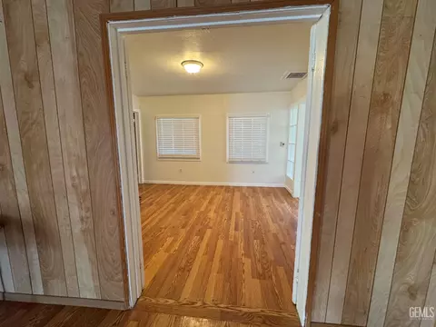 Living - 200 E St, Taft, CA 93268 photo 2 of 3