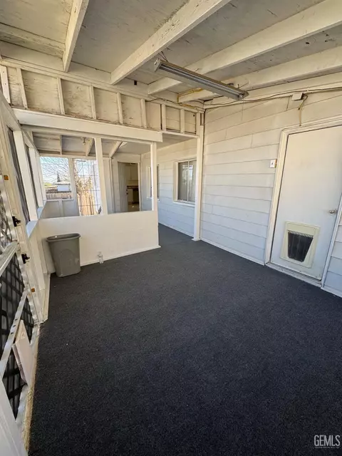 Exterior - 200 E St, Taft, CA 93268 photo 6 of 9