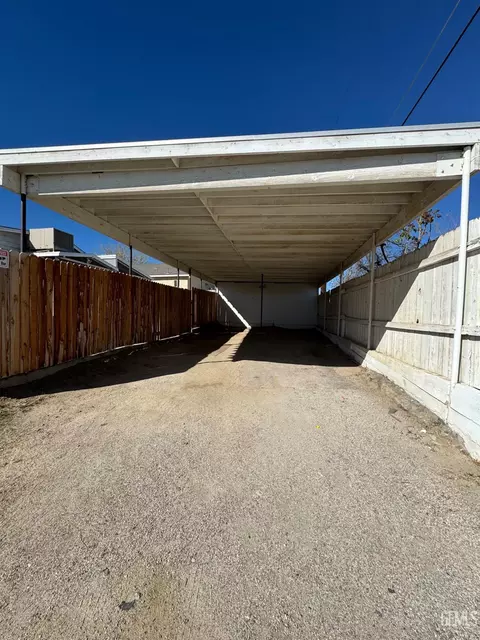 Exterior - 200 E St, Taft, CA 93268 photo 8 of 9