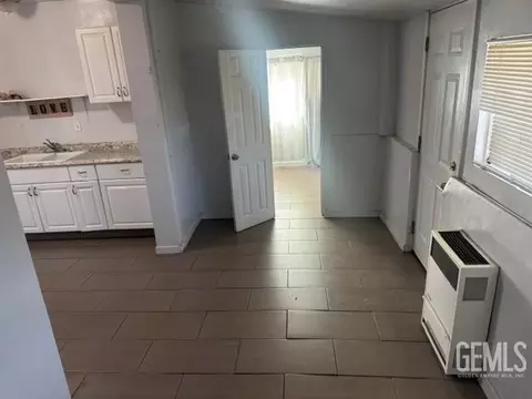 Entry Way - 249 E Marengo Ave, Shafter, CA 93263 photo 3 of 5