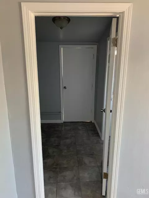 Entry Way - 249 E Marengo Ave, Shafter, CA 93263 photo 1 of 5