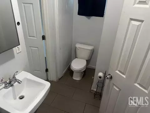 Bath - 249 E Marengo Ave, Shafter, CA 93263 photo 3 of 3
