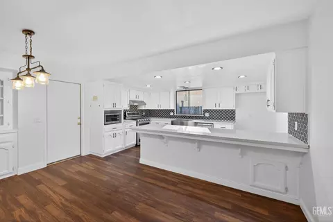 Kitchen - 4320 Milo Ave, Bakersfield, CA 93313 photo 1 of 3