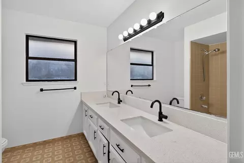 Bath - 4320 Milo Ave, Bakersfield, CA 93313 photo 1 of 3