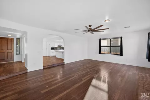 Living - 4320 Milo Ave, Bakersfield, CA 93313 photo 2 of 4