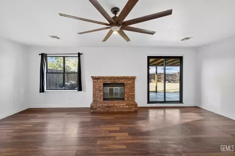 Living - 4320 Milo Ave, Bakersfield, CA 93313 photo 3 of 4