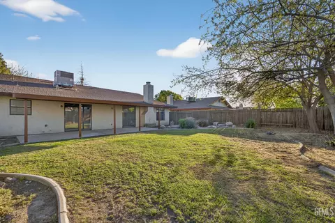 Exterior - 4320 Milo Ave, Bakersfield, CA 93313 photo 4 of 5
