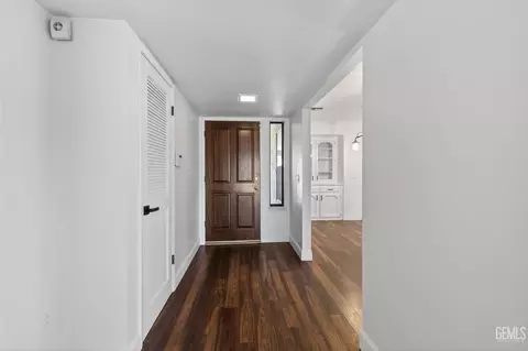Entry Way - 4320 Milo Ave, Bakersfield, CA 93313 photo 2 of 3