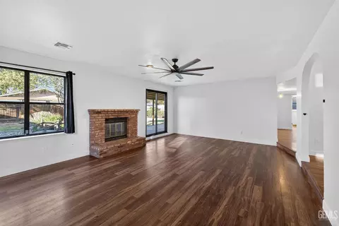 Living - 4320 Milo Ave, Bakersfield, CA 93313 photo 4 of 4