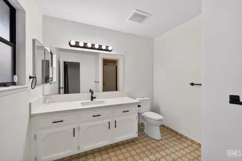 Bath - 4320 Milo Ave, Bakersfield, CA 93313 photo 3 of 3