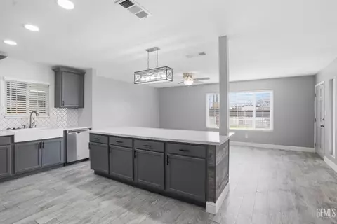 10500 Lonon Ave, Bakersfield, CA 93312