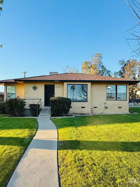1422 Bernard St, Bakersfield, CA 93305