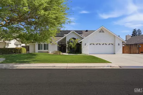 2204 Mountain Oak Rd, Bakersfield, CA 93311