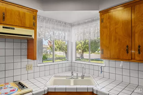 203 Suzanne Ln, Taft, CA 93268 photo 17