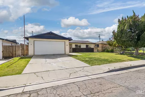 203 Suzanne Ln, Taft, CA 93268 photo 2