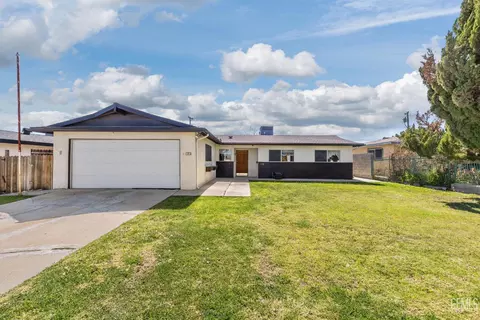 203 Suzanne Ln, Taft, CA 93268 photo 1